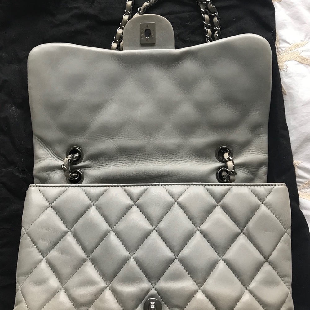 Chanel limited edition lambskin bag - Picture 2 of 7